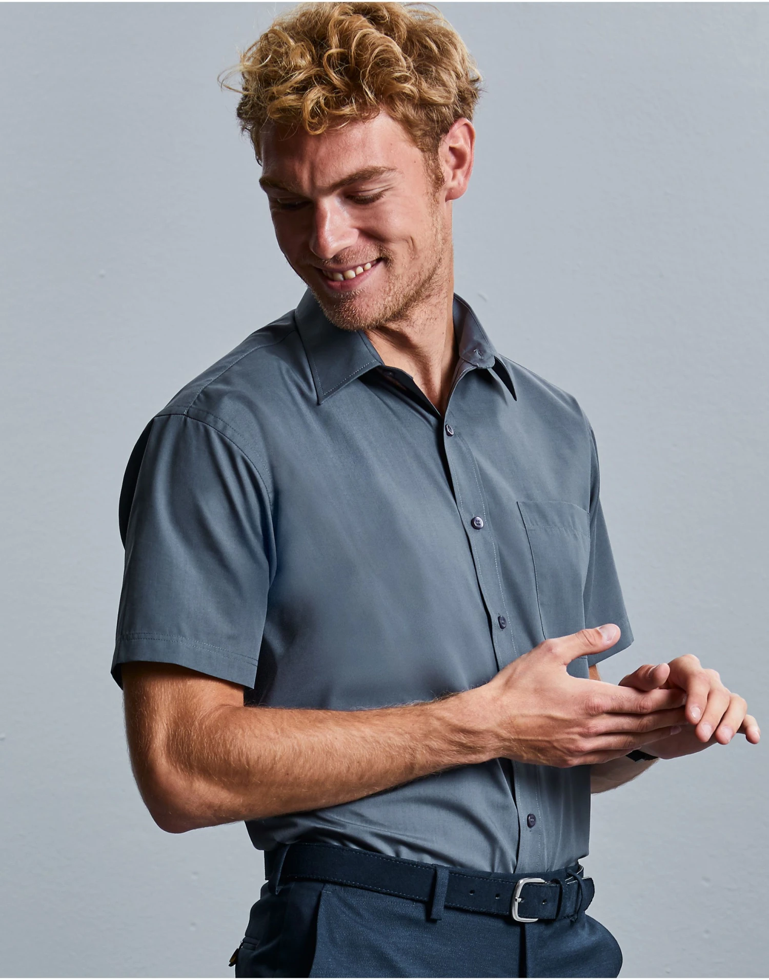 Russell Collection Mens Short Sleeve Classic Polycotton Poplin Shirt 4 Russell Collection Mens Short Sleeve Classic Polycotton Poplin Shirt - Image 4